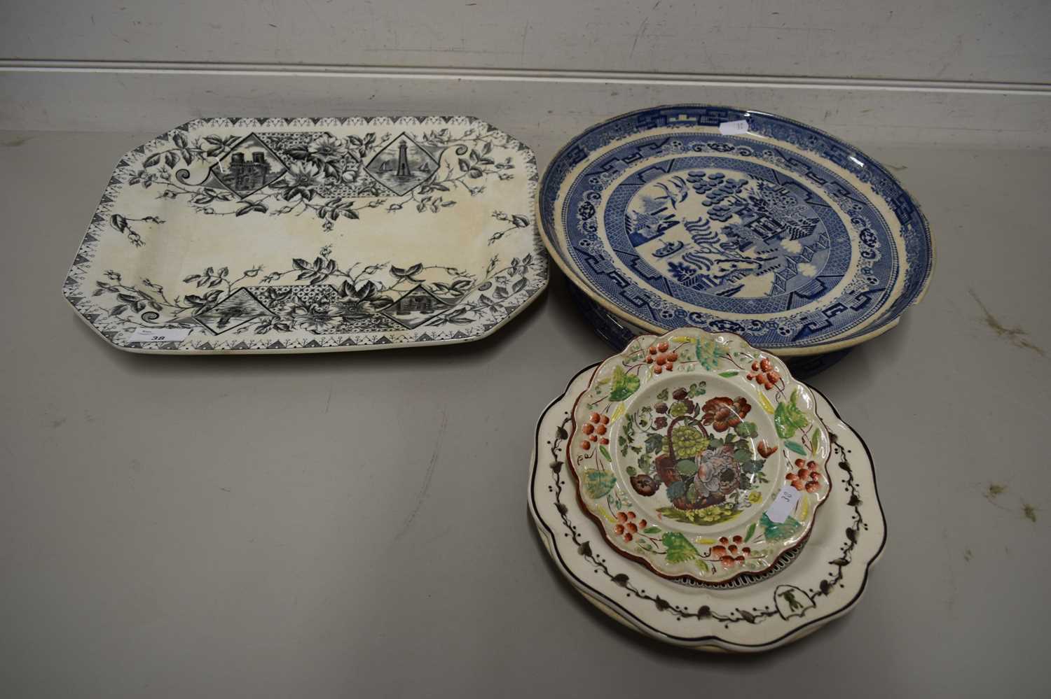 Lot 38 - MIXED LOT COMPRISING WILLOW PATTERN CAKE STAND,...