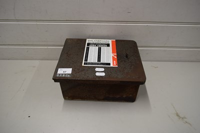 Lot 57 - SMALL METAL SAFE AND A DESK EMBOSSER