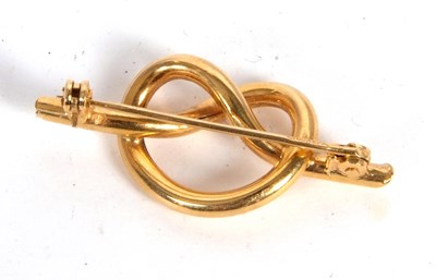 Lot 84 - An 18ct knot brooch, stamped 750 to pin, 4cm...