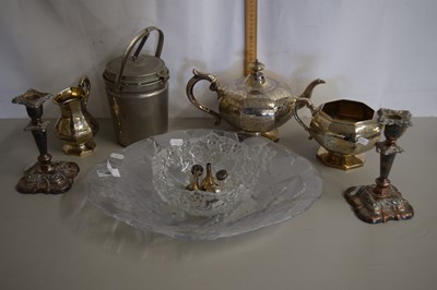 Lot 12 - A quantity of glass wares including cut glass...