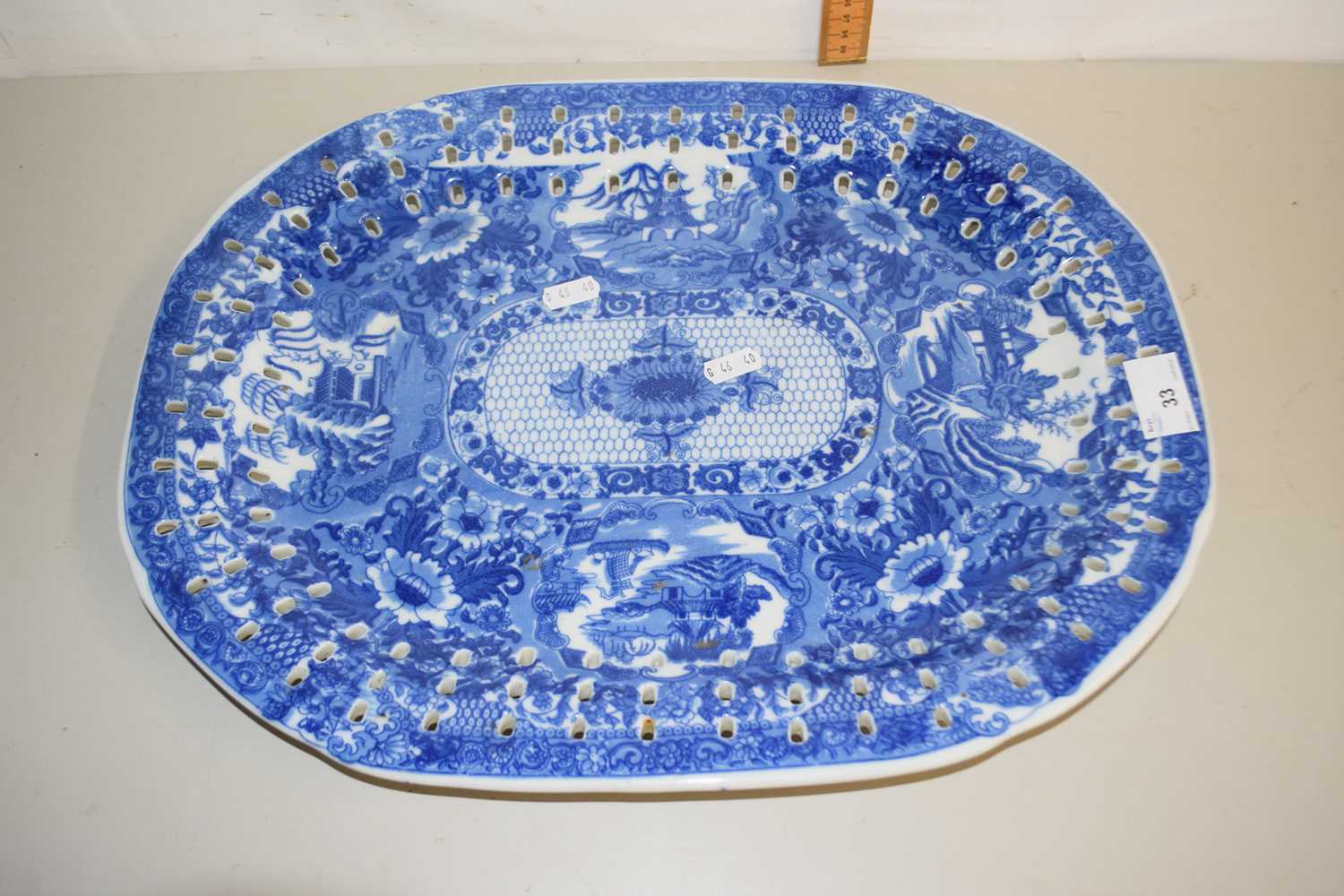 Lot 33 - A blue and white drainer meat plate