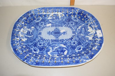 Lot 33 - A blue and white drainer meat plate