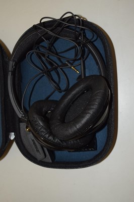 Lot 66 - A pair of Bose headphones
