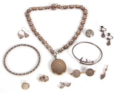 Lot 126 - A mixed lot of jewellery to include a...