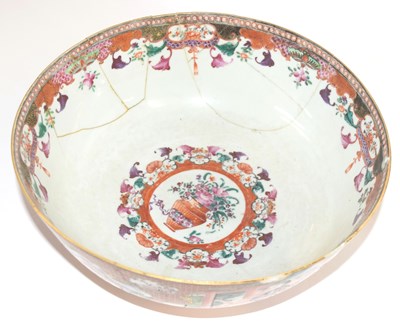Lot 260 - A large Chinese porcelain punch bowl, 18th...
