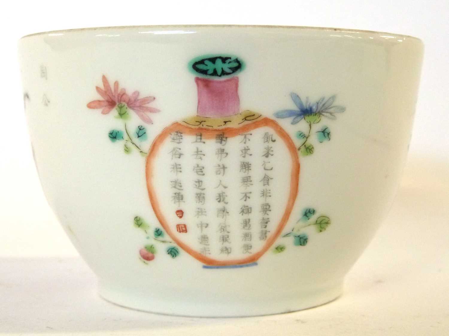 Lot 276 - 19th Century Chinese porcelain bowl decorated...