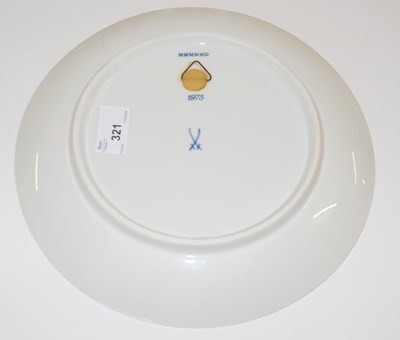 Lot 321 - A Meissen year plate for 1975 with blue and...