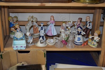 Lot 564 - Assorted figurines