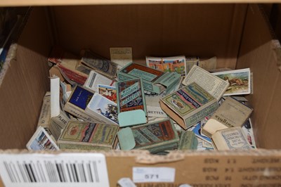 Lot 571 - Quantity of vintage cigarette cards and packets