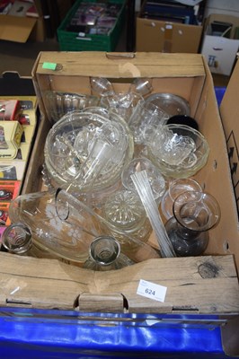 Lot 624 - Quantity of assorted glass ware