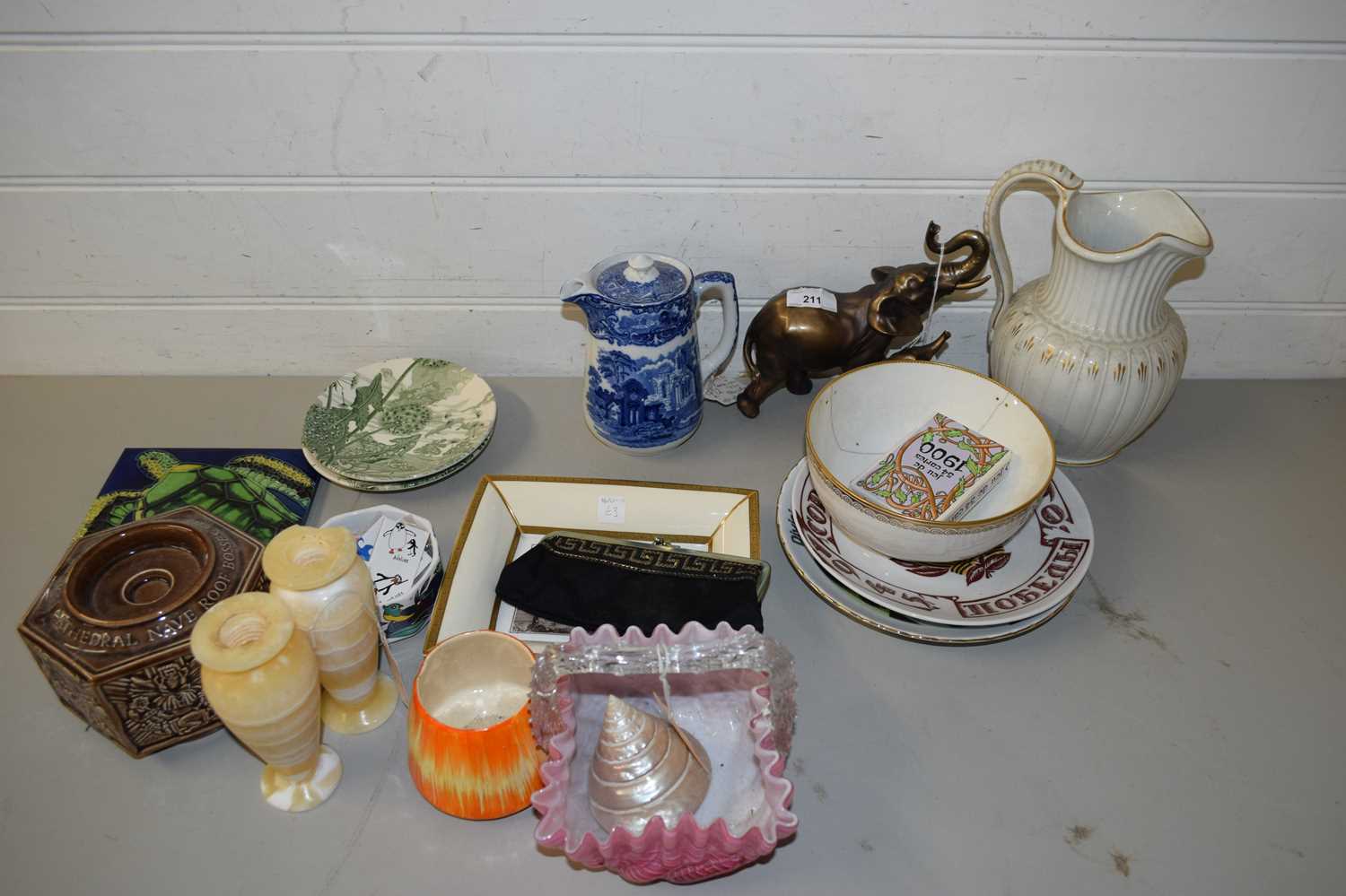 Lot 211 - MIXED LOT TO INCLUDE FRILLED GLASS BOWL, MODEL...