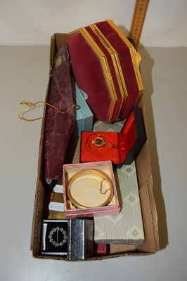 Lot 121 - Box of various assorted costume jewellery