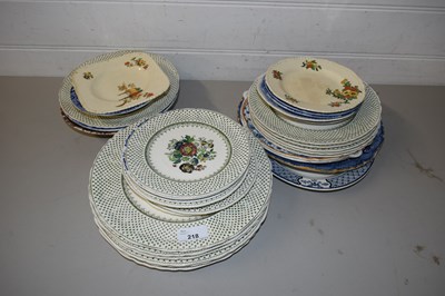 Lot 218 - MIXED LOT OF VARIOUS DECORATED PLATES TO...