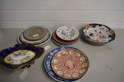 Lot 229 - VARIOUS 19TH CENTURY AND LATER CERAMICS TO...
