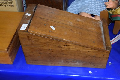 Lot 901 - Vintage wooden shoe shine box