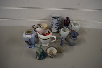 Lot 242 - VARIOUS CERAMICS TO INCLUDE RANGE OF SMALL...