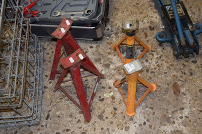 Lot 1044 - Four car jacks