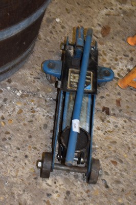 Lot 1046 - 1330kg hydraulic trolley jack