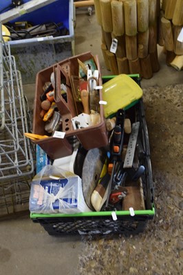 Lot 1203 - Box of mixed garage clearance items