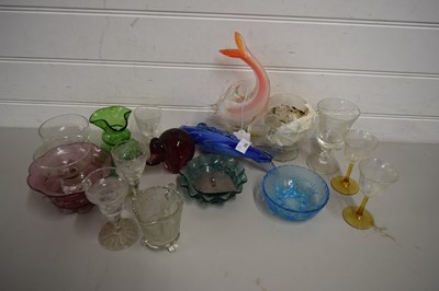 Lot 250 - VARIOUS DRINKING GLASSES, GLASS BOWLS, ART...