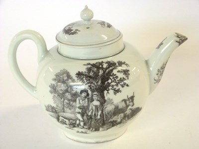 Lot 364 - A 18th Century Worcester porcelain teapot...