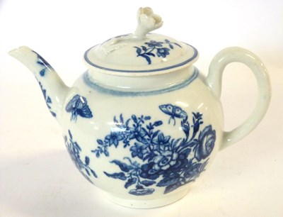 Lot 369 - A Worcester porcelain teapot and cover, 18th...