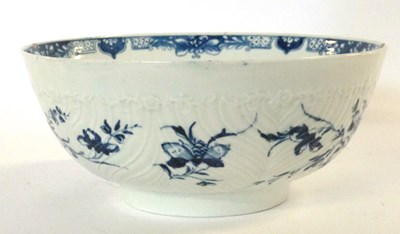 Lot 402 - An 18th Century Worcester porcelain punch bowl...