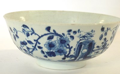 Lot 405 - An early Worcester porcelain punch bowl with...