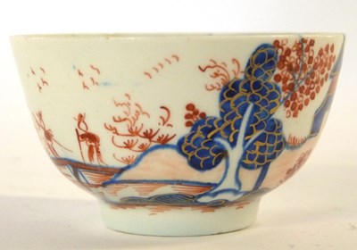 Lot 417 - A Lowestoft tea bowl decorated with the dolls...