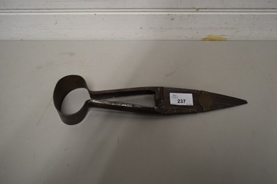 Lot 237 - PAIR OF VINTAGE METAL SHEEP SHEARS