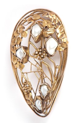 Lot 74 - An Art Nouveau style cultured pearl brooch,...