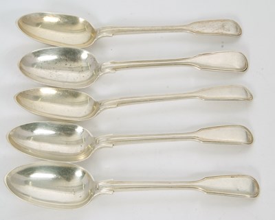 Lot 20 - Five matching Victorian dessert spoons, fiddle...