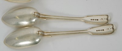 Lot 20 - Five matching Victorian dessert spoons, fiddle...