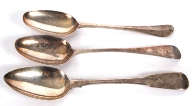 Lot 64 - Mixed Lot: George II Hanovarian rat tail spoon,...