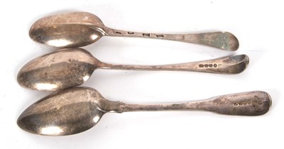 Lot 64 - Mixed Lot: George II Hanovarian rat tail spoon,...