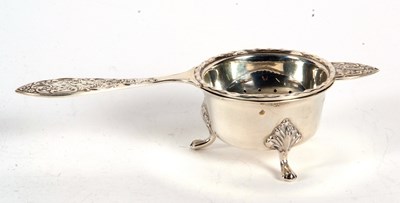 Lot 91 - A hallmarked silver tea strainer and bowl, the...
