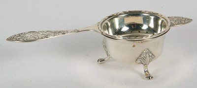 Lot 91 - A hallmarked silver tea strainer and bowl, the...