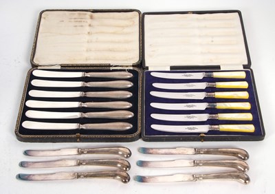 Lot 185 - Six silver pistol handled tea knives,...