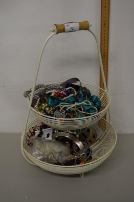 Lot 72 - Basket of various assorted costume jewellery