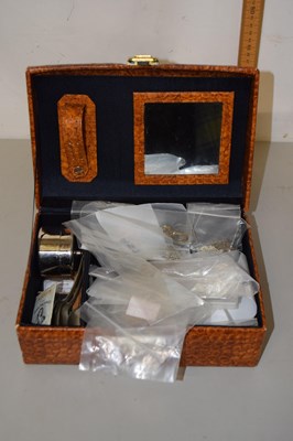 Lot 75 - Case of various assorted costume jewellery