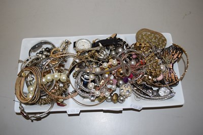 Lot 106 - Case of various assorted costume jewellery