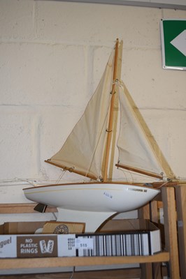 Lot 515 - A vintage star pond yacht marked Endeavour III