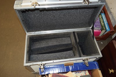 Lot 652 - VINTAGE INSTRUMENT FLIGHT CASE