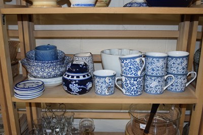 Lot 576 - Mixed Lot: Various assorted tea wares, ceramic...