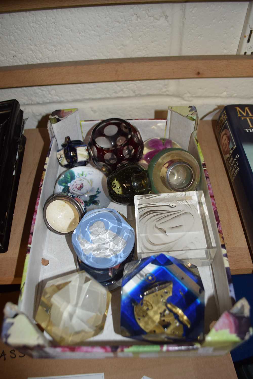 Lot 46 - A box of various assorted paperweights and...