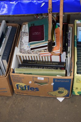 Lot 600 - Box containing a large quantity of books,...