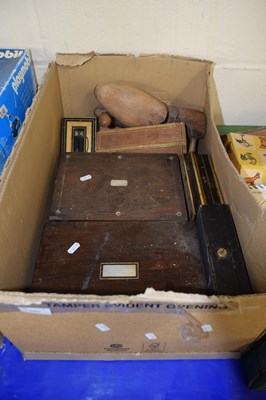 Lot 690 - Box containing a quantity of jewellery boxes,...