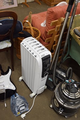 Lot 793 - An electric radiator