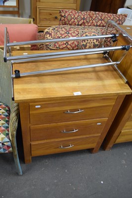 Lot 796 - Modern oak three drawer chest