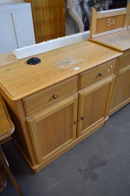 Lot 806 - A modern light oak sideboard